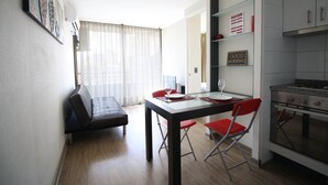 Standard Apartment, 1 Queen Bed with Sofa bed | In-room dining - Southern Apartments (Santiago)