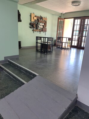 Phòng 4 Premium | Bếp riêng | Lò vi sóng, bếp nấu, dụng cụ pha cà phê/trà, ấm điện 