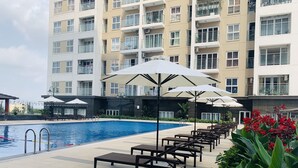 Outdoor pool - New Life Condotel (Bai Chay)