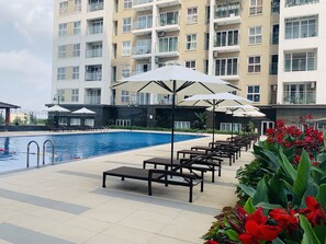 Outdoor pool - New Life Condotel (Ha Long)
