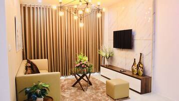 Desk, soundproofing, iron/ironing board, free WiFi