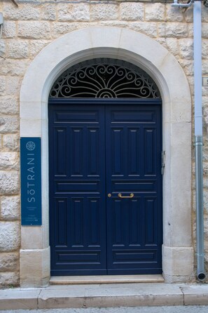 Front of property - Sotrani (Trani)