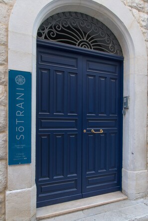 Front of property - Sotrani (Trani)