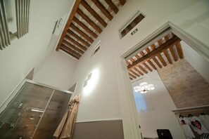 Shower, hydromassage showerhead, eco-friendly toiletries, hair dryer - Sotrani (Trani)