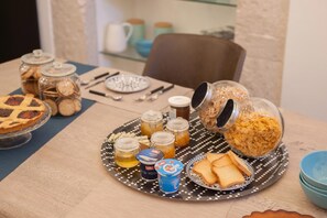 Dagelijks ontbijt met lokale gerechten inbegrepen