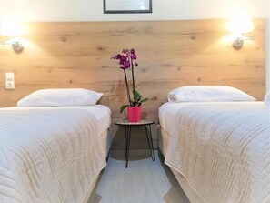 Desk, free WiFi, bed sheets - The Mathraki Studios Adult Only (Corfu)