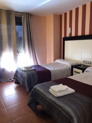 Double Room | Desk, free WiFi, bed sheets