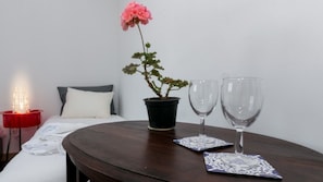 Quarto quádruplo, banheiro compartilhado, vista para a cidade | Comodidades do quarto