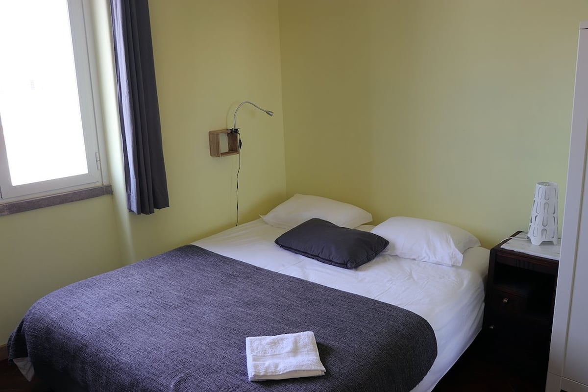 Suite Standard, salle de bains privée | 1 chambre, fer et planche à repasser, Internet gratuit par câble