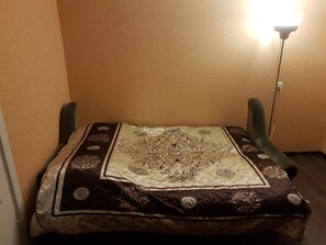 Departamento, 1 habitación, para fumadores, balcón | 1 habitación, ropa de cama de alta calidad y escritorio 