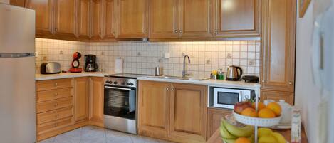 奢華公寓, 2 間臥室, 露台, 城市景 | 私人廚房 | 大型雪櫃/冰箱、微波爐、焗爐、爐具