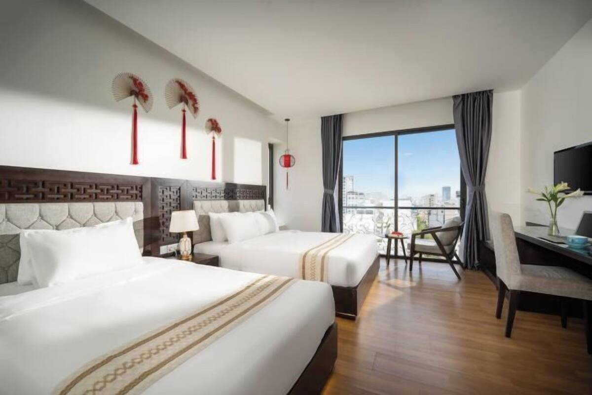 1 bedroom, Egyptian cotton sheets, premium bedding, down comforters