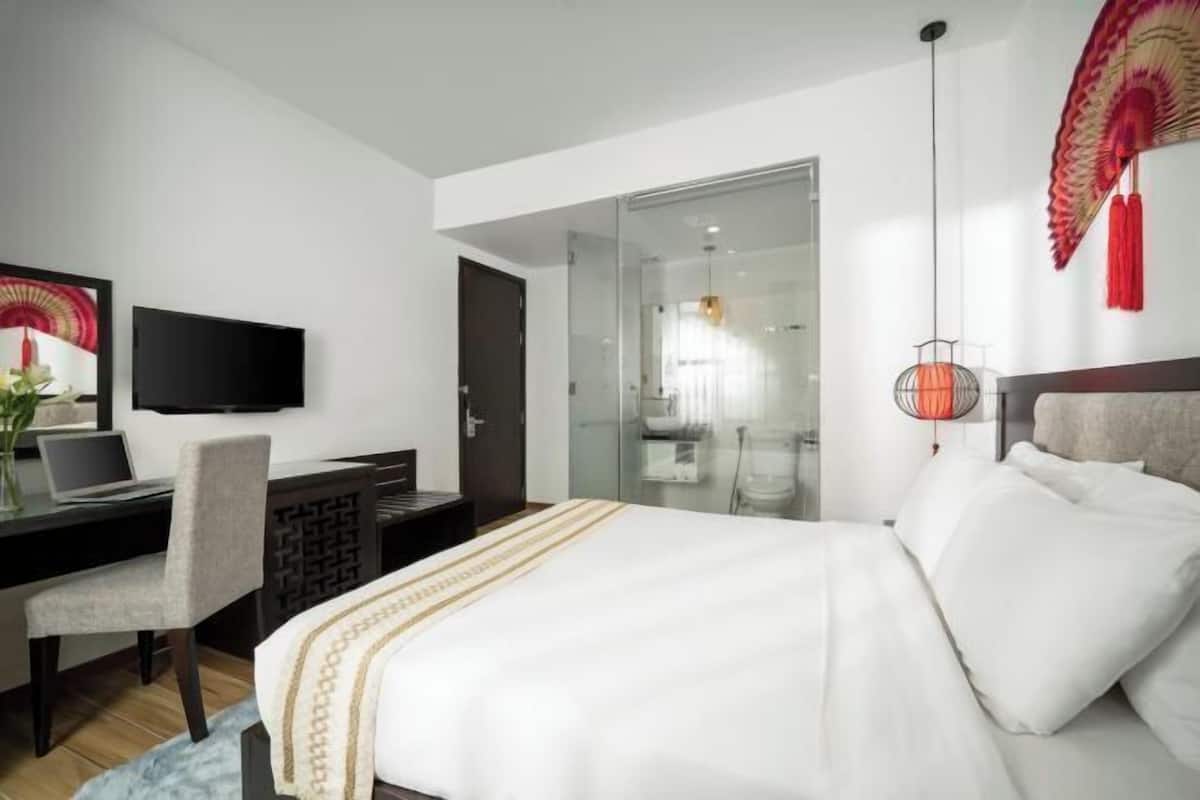 1 bedroom, Egyptian cotton sheets, premium bedding, down duvets