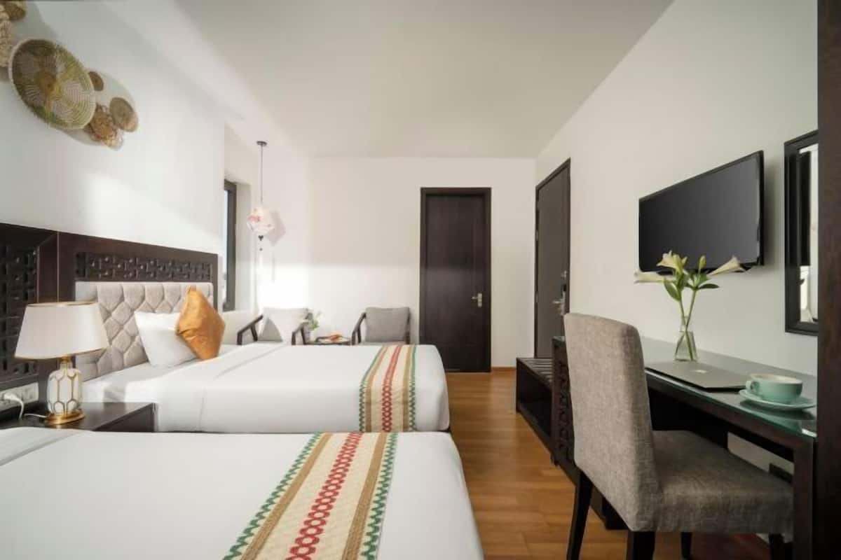 1 bedroom, Egyptian cotton sheets, premium bedding, down duvets