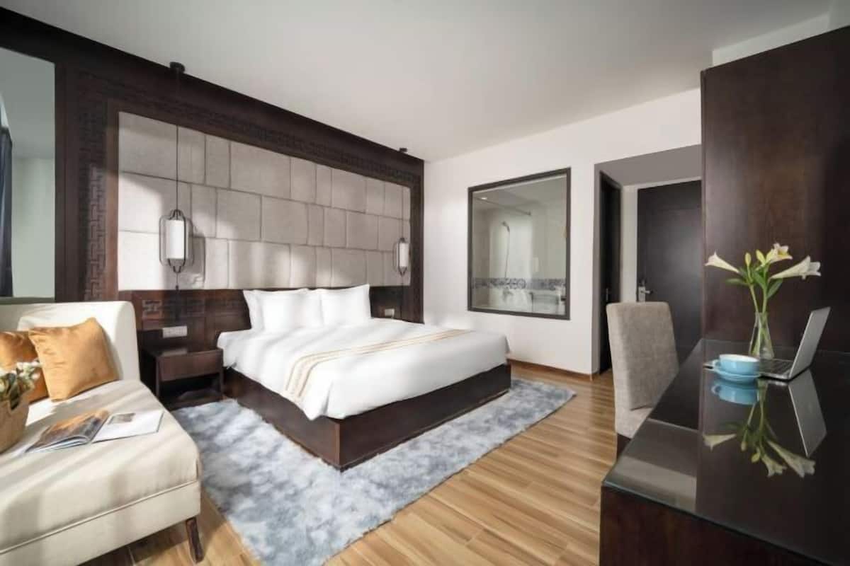 1 bedroom, Egyptian cotton sheets, premium bedding, down duvets