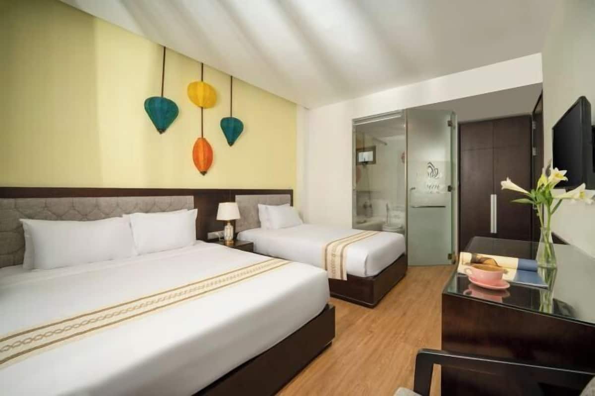 1 bedroom, Egyptian cotton sheets, premium bedding, down duvets
