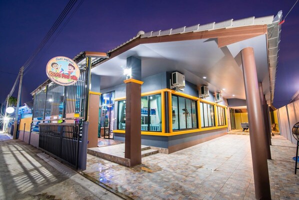Five Bedrooms - Private Pool Villa | Terrace/patio - Kanta Pool Villa Cha-am (Cha-am)
