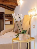 1 habitación, minibar, escritorio y wifi 