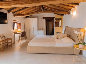 Suite junior | 1 habitación, minibar, escritorio y wifi 