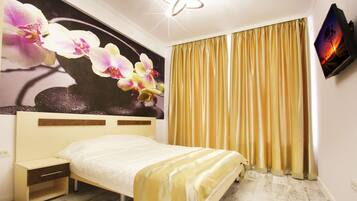 Desk, soundproofing, iron/ironing board, free WiFi