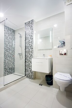 Shower, free toiletries, hair dryer, slippers - Lotus 7 Silver (Navodari)