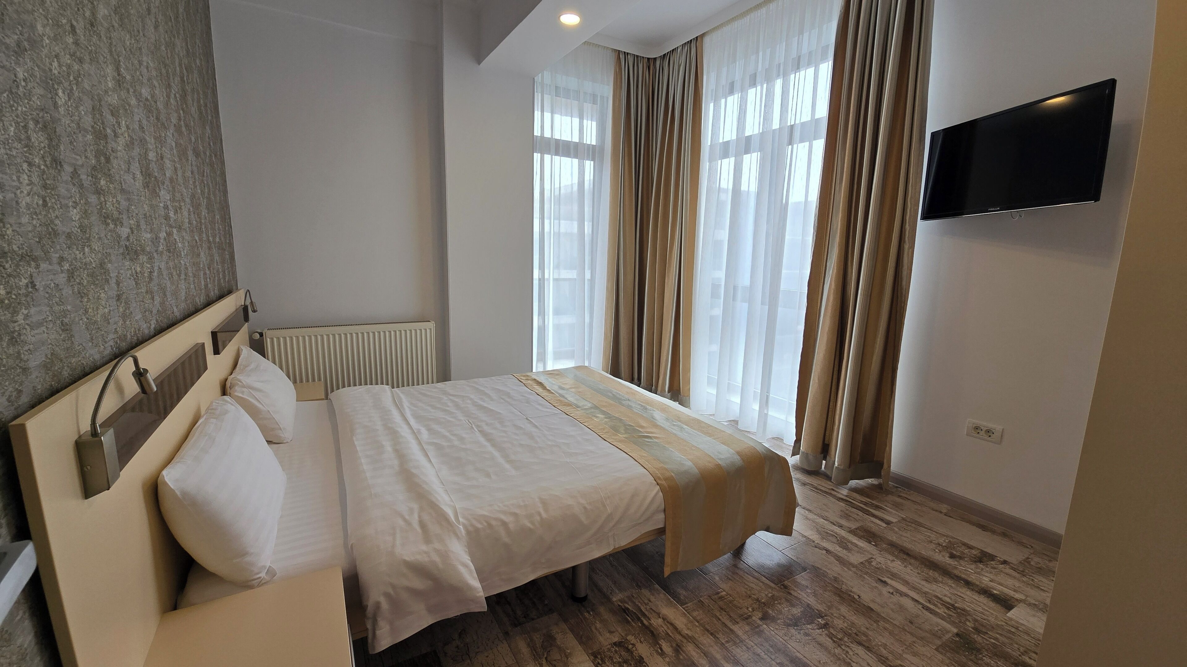 Desk, soundproofing, iron/ironing board, free WiFi