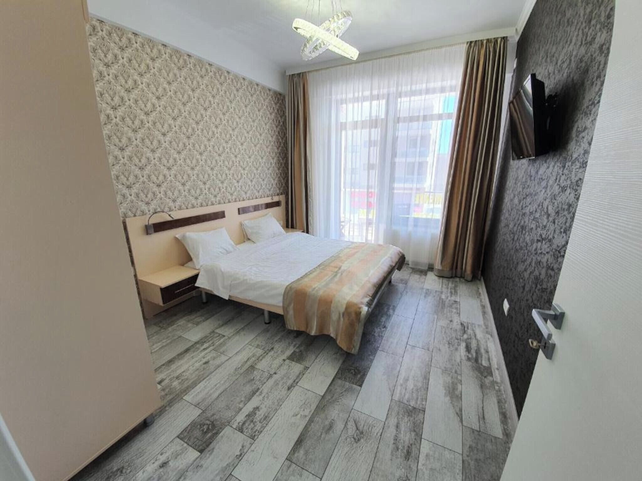 Desk, soundproofing, iron/ironing board, free WiFi