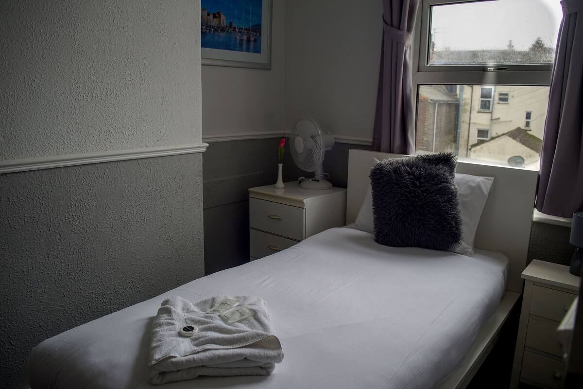 Free WiFi, bed sheets