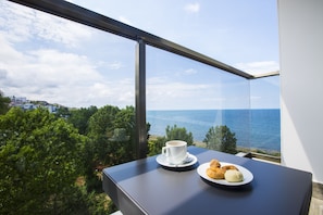 Deluxe-Zimmer, 1 Doppelbett und Schlafsofa | Balkon