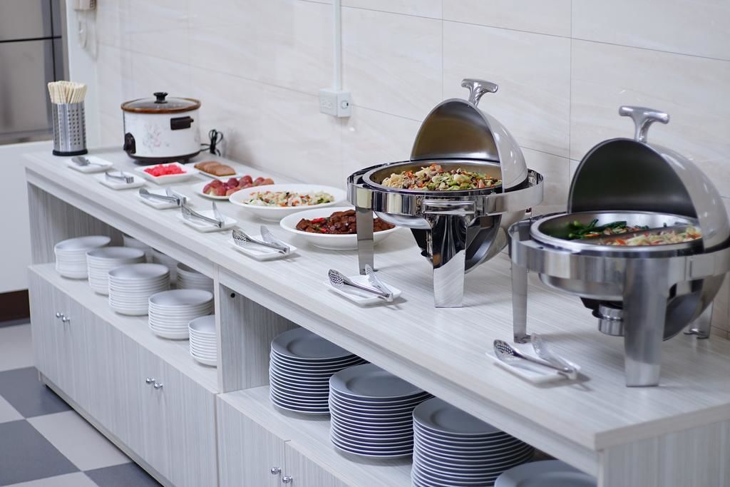 free daily on-the-go breakfast