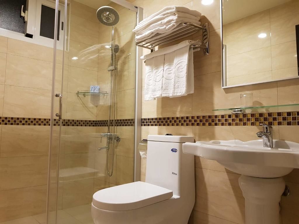 quadruple room | bathroom | shower, rainfall showerhead, free toiletries, hair dryer