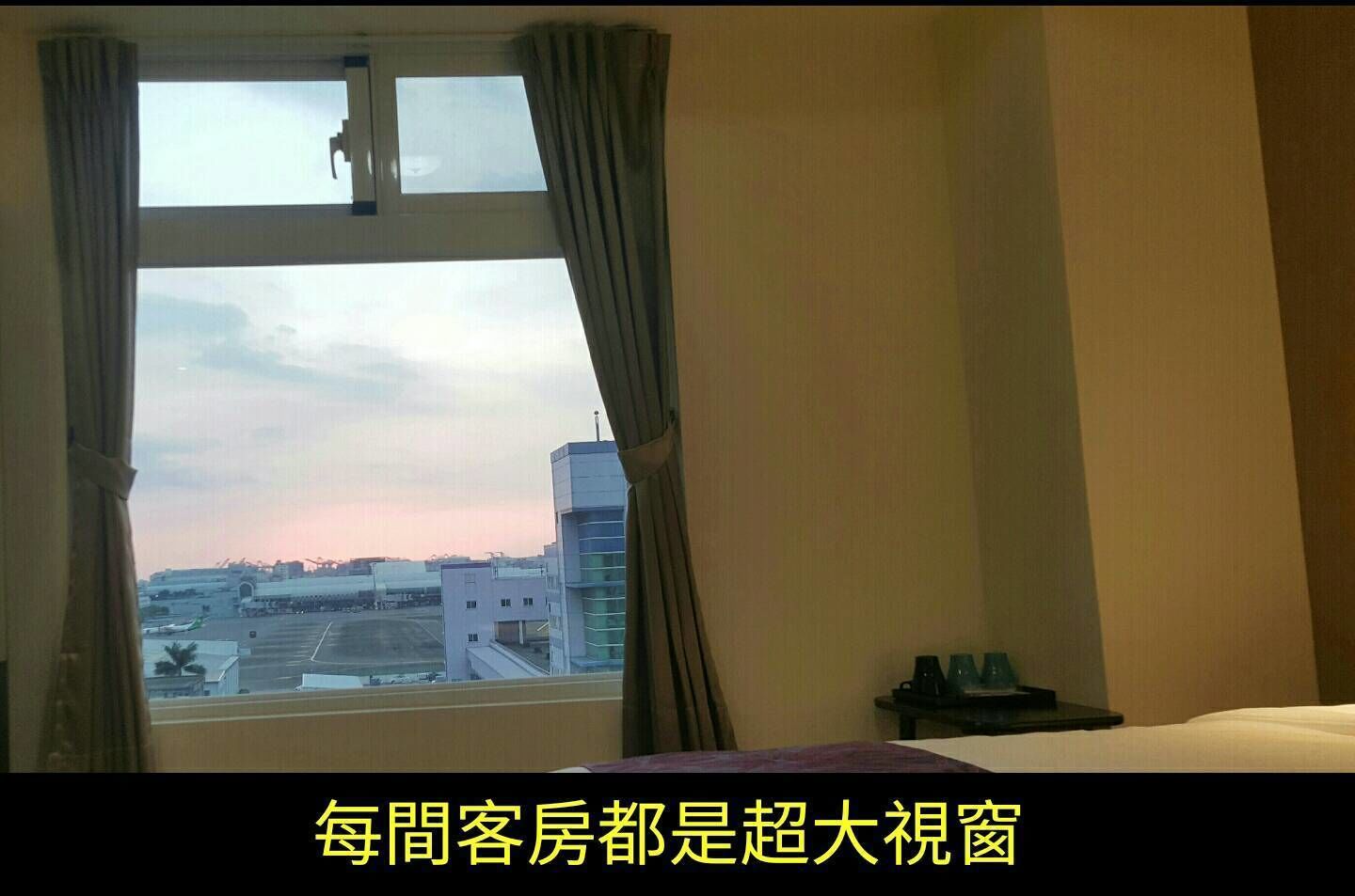 triple room | desk, blackout curtains, free wifi, bed sheets