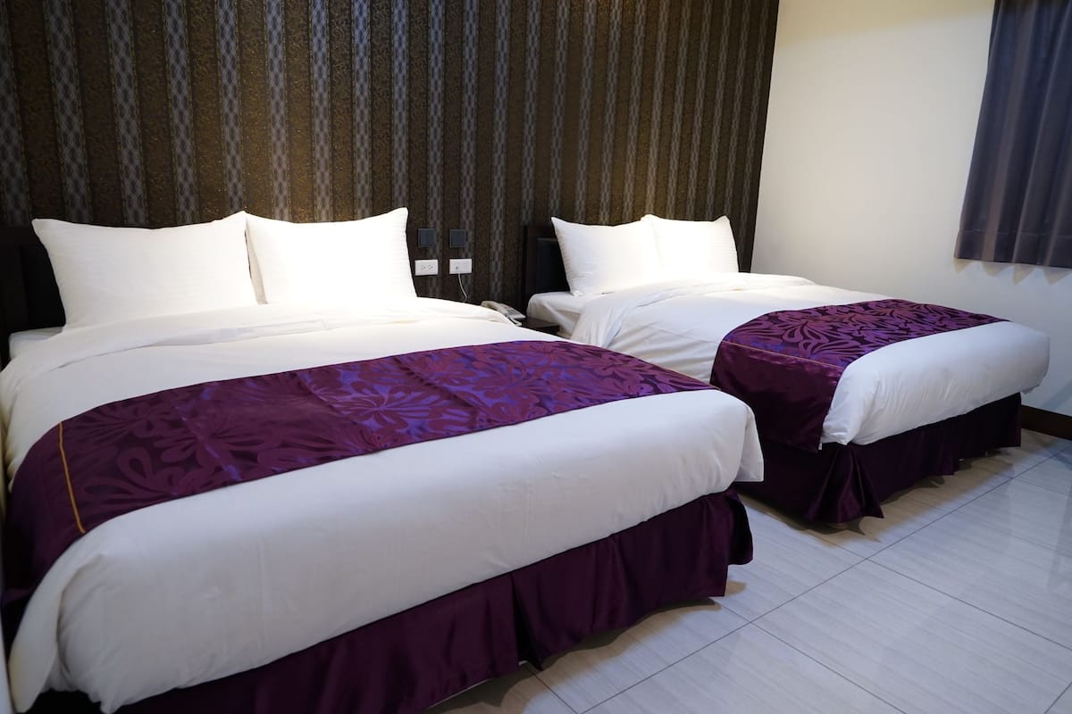 quadruple room | desk, blackout curtains, free wifi, bed sheets