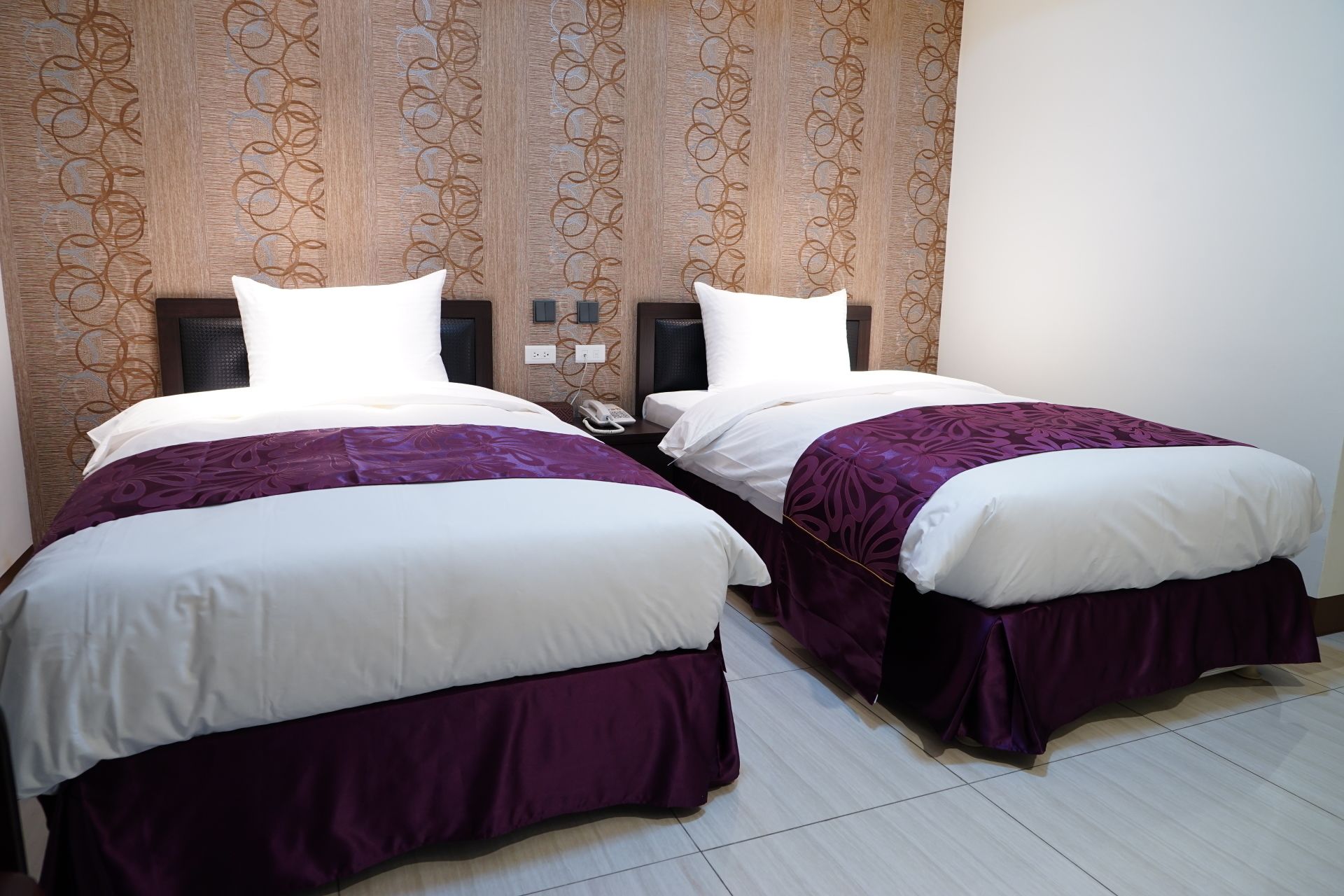 business twin room | desk, blackout curtains, free wifi, bed sheets