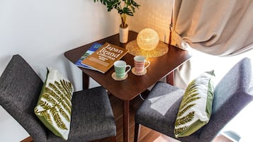 1 habitación, escritorio, wifi gratis y ropa de cama