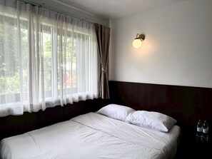 Standard Double Room, Non Smoking, Private Bathroom | Free WiFi, bed sheets