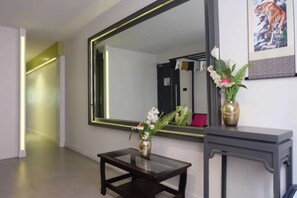 Interior detail - Four Sisters Homestay - Hostel (Bangkok)