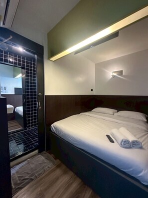 Habitación cuádruple familiar, para no fumadores, sin ventanas | Wifi gratis y ropa de cama 