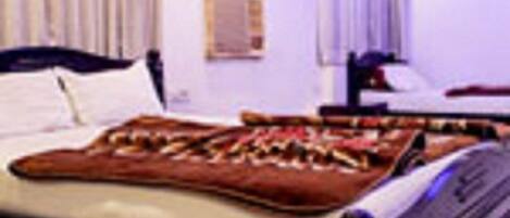 A/C Sofa Cum Bed Room | Free WiFi