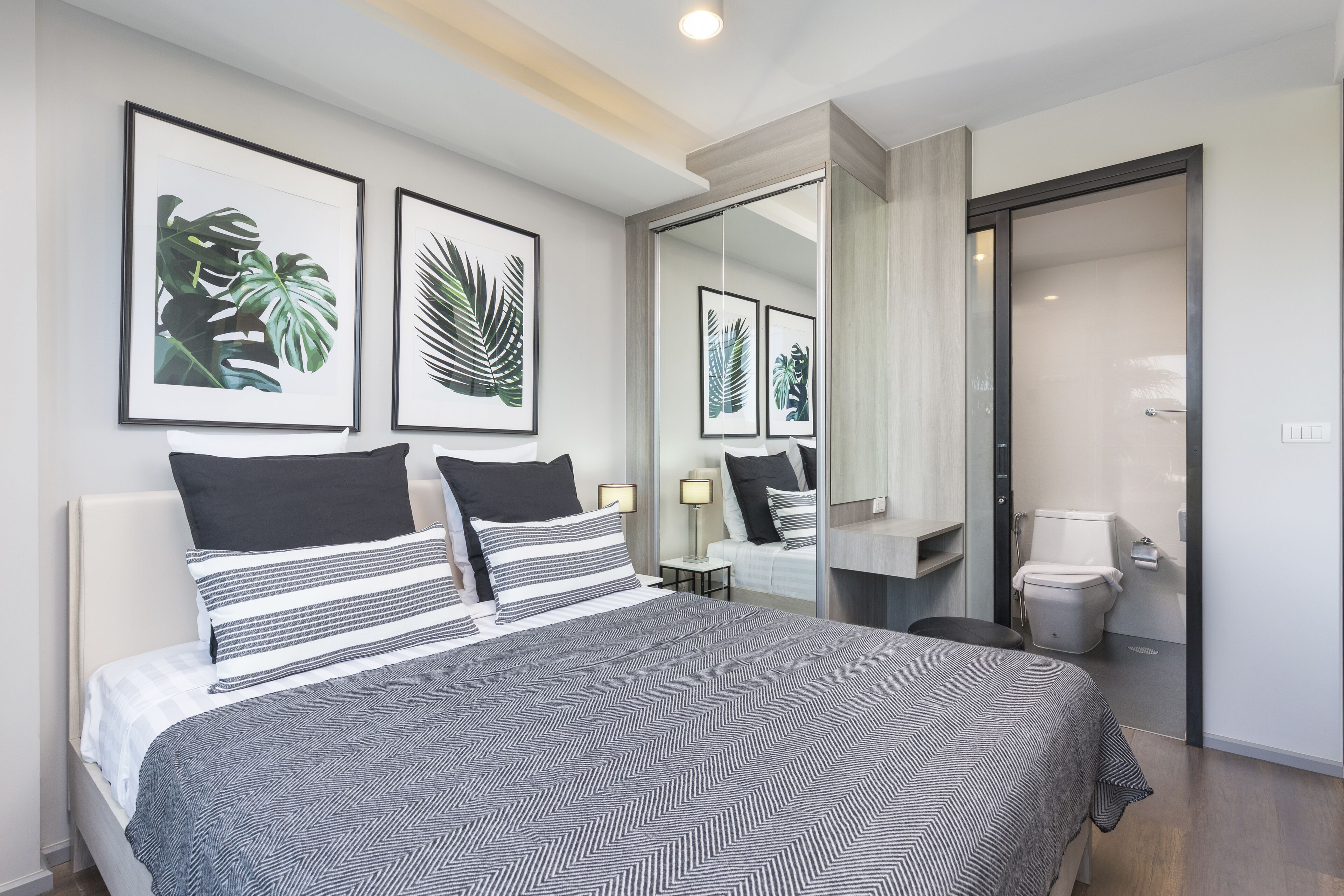 Loftsværelse | 1 soveværelse, pengeskab på værelset, gratis Wi-Fi, sengetøj