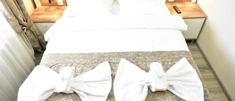 Standaard tweepersoonskamer | Luxe beddengoed, een bureau, geluiddichte muren