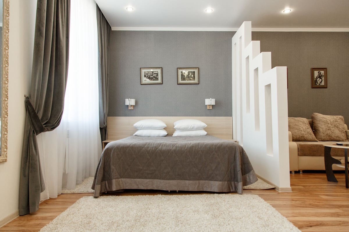 Deluxe Room | Premium bedding, in-room safe, desk, iron/ironing board
