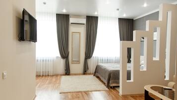 Premium bedding, in-room safe, desk, iron/ironing board