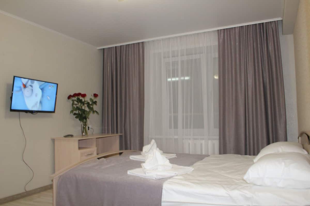 Departamento Confort, baño privado | Ropa de cama de alta calidad y tabla de planchar con plancha