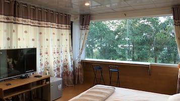 Deluxe Suite, Private Bathroom, River View | 1 bedroom, free WiFi