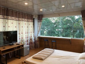 Deluxe Suite, Private Bathroom, River View | 1 bedroom, free WiFi