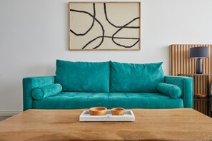 Studio | Living area | 40-inch Smart TV with cable channels, TV -  Nido at Cabello Square (Buenos Aires)