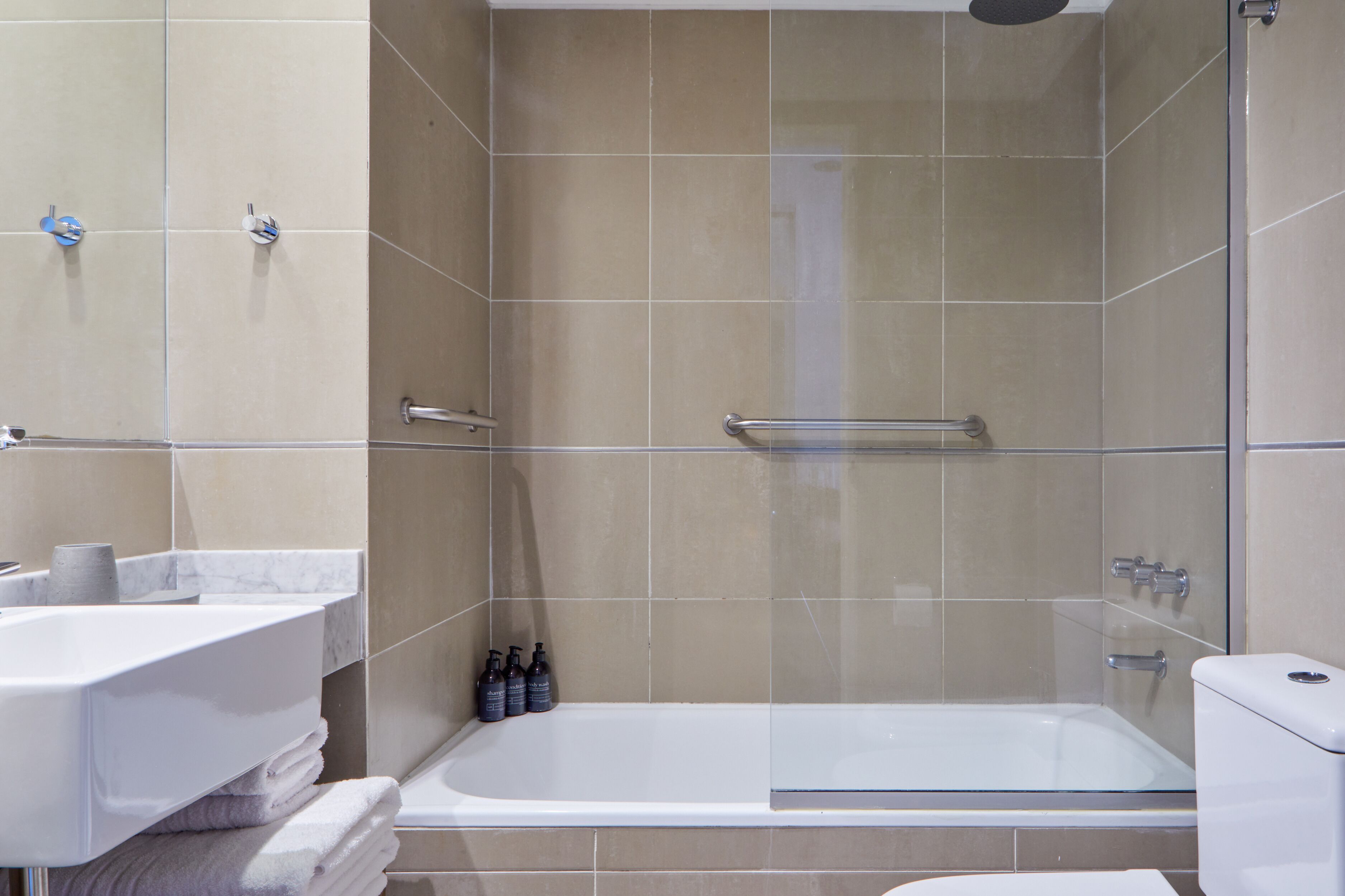 basic studio (#cs54) | bathroom | combined shower/bathtub, eco-friendly toiletries, hair dryer, bidet