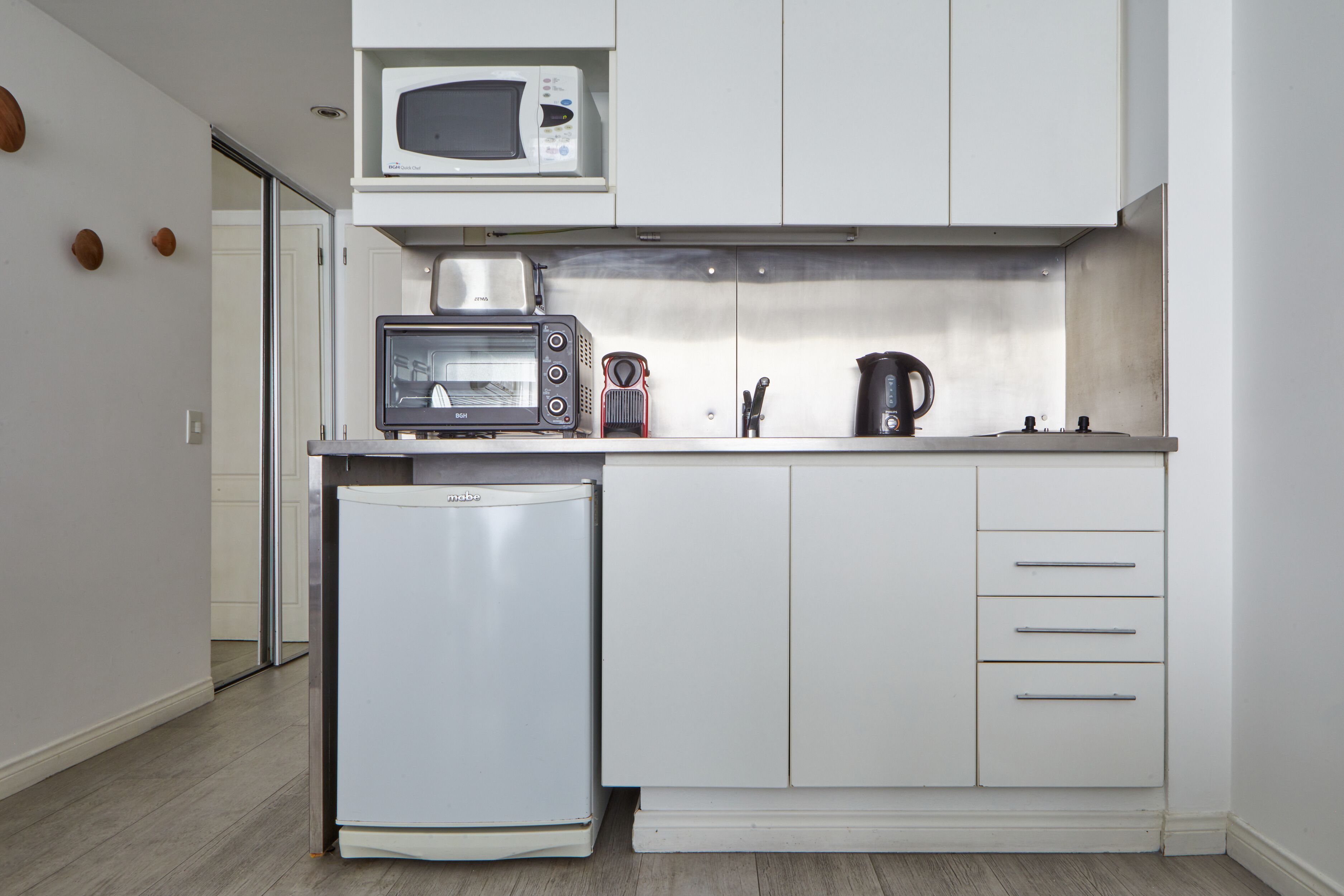 basic studio (#cs54) | private kitchen | fridge, microwave, stovetop, coffee/tea maker