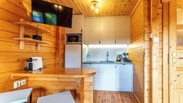 Refrigerador, placa de cocina, tetera/pava eléctrica